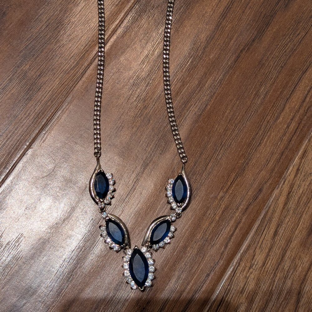 Short statement necklace blue translucent stones synthetic silvertone